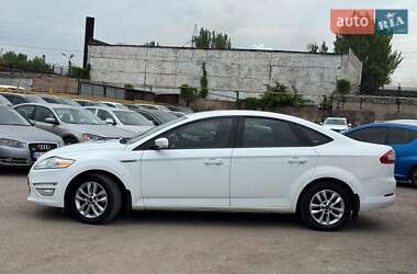 Седан Ford Mondeo 2012 в 