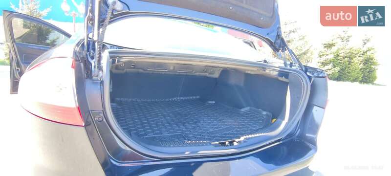 Седан Ford Mondeo 2012 в Богуславе