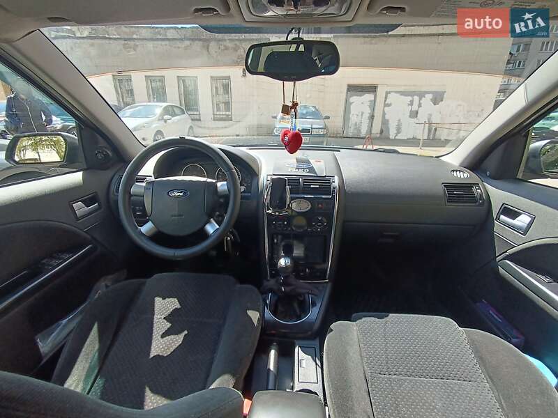 Лифтбек Ford Mondeo 2001 в Киеве