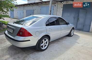 Лифтбек Ford Mondeo 2001 в 