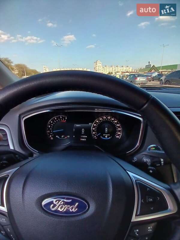 Седан Ford Mondeo 2016 в 