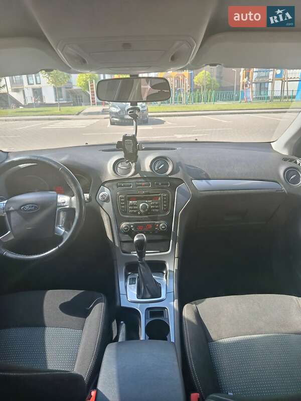 Седан Ford Mondeo 2013 в Луцке