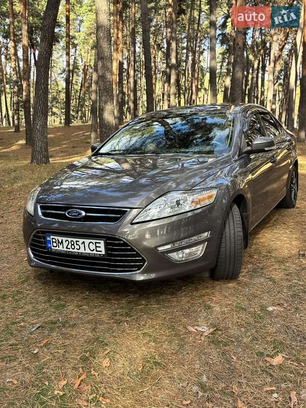 Седан Ford Mondeo 2012 в 