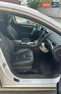 Седан Ford Mondeo 2015 в 