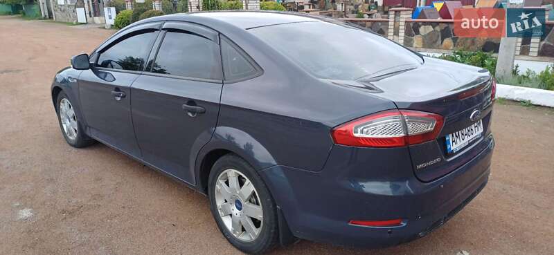 Седан Ford Mondeo 2011 в Коростене