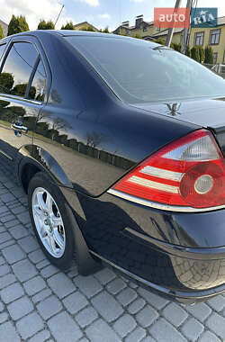 Седан Ford Mondeo 2004 в 
