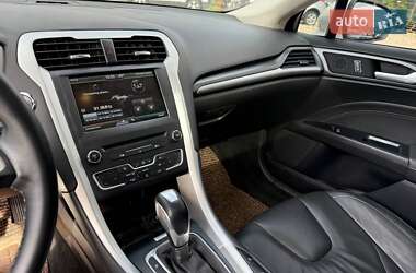 Седан Ford Mondeo 2015 в 