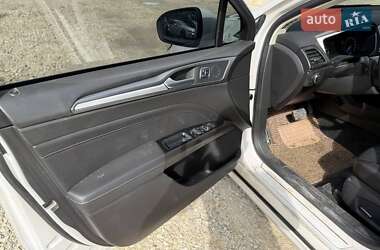 Седан Ford Mondeo 2015 в 
