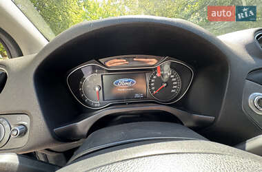 Седан Ford Mondeo 2012 в 