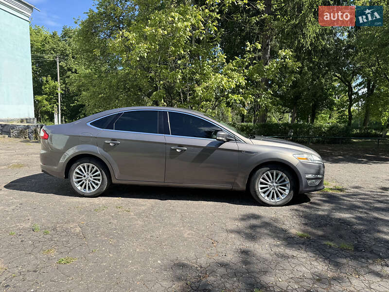 Седан Ford Mondeo 2012 в Гайвороне