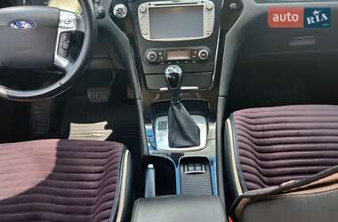 Седан Ford Mondeo 2011 в 