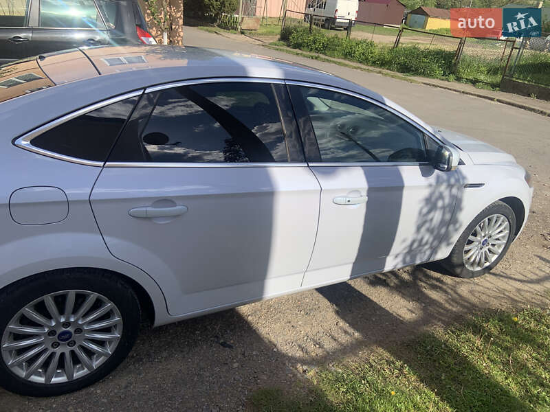 Седан Ford Mondeo 2013 в Старом Самборе
