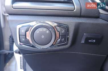 Седан Ford Mondeo 2015 в 