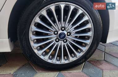 Седан Ford Mondeo 2015 в 
