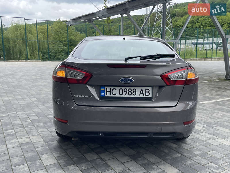 Лифтбек Ford Mondeo 2014 в Львове