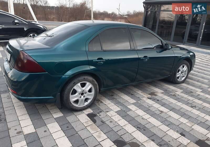 Седан Ford Mondeo 2002 в Городке