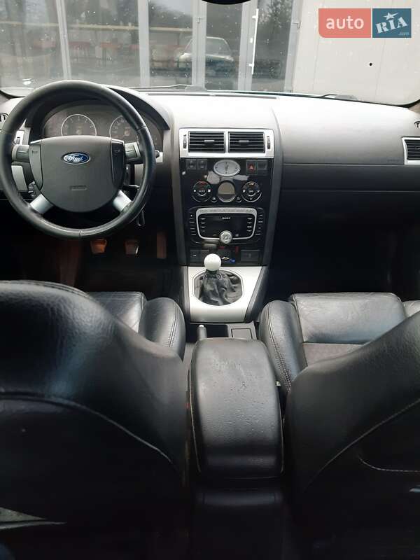 Седан Ford Mondeo 2002 в Городке