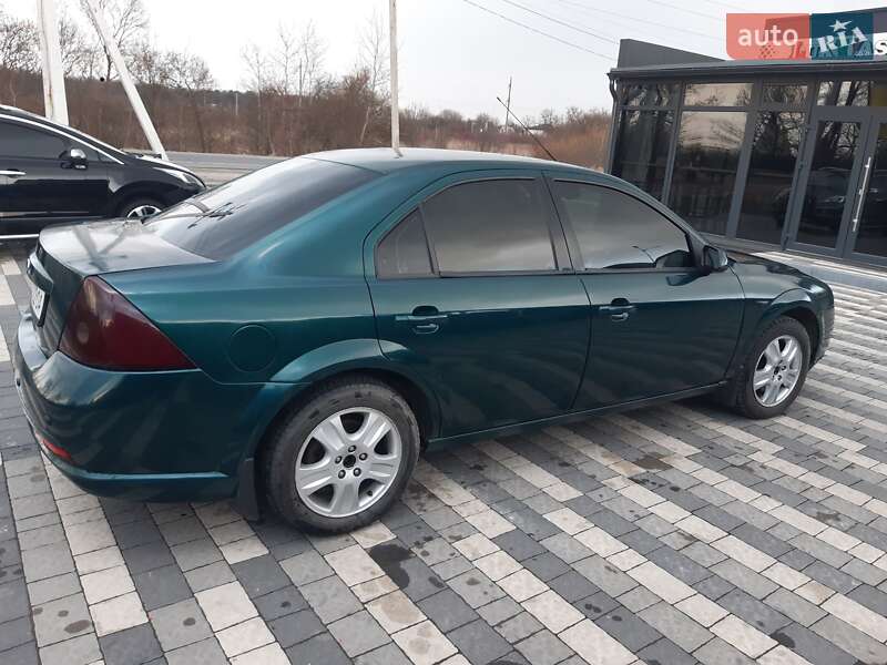 Седан Ford Mondeo 2002 в Городке