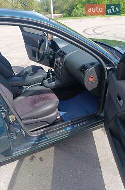 Лифтбек Ford Mondeo 2003 в 