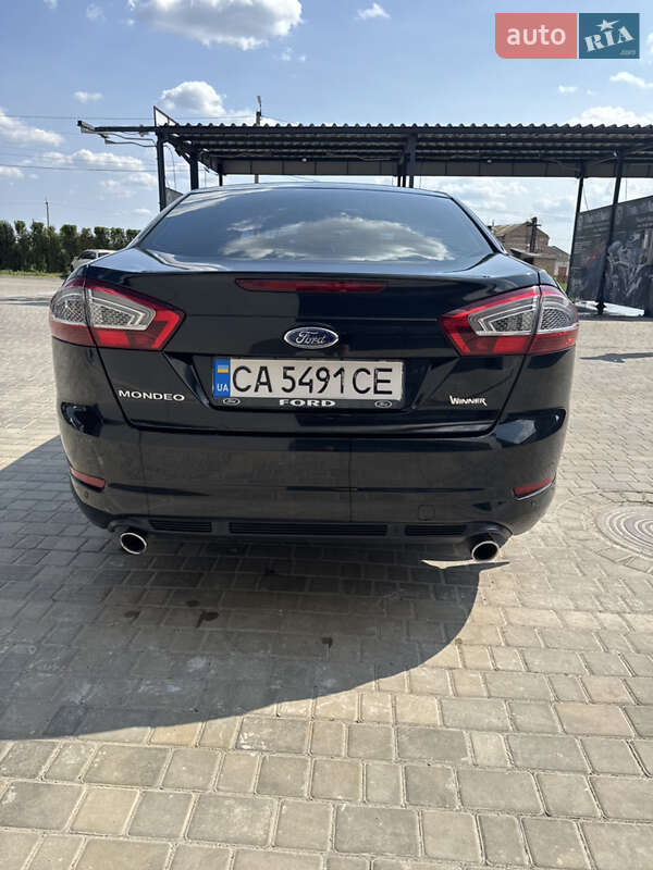 Седан Ford Mondeo 2012 в Звенигородці