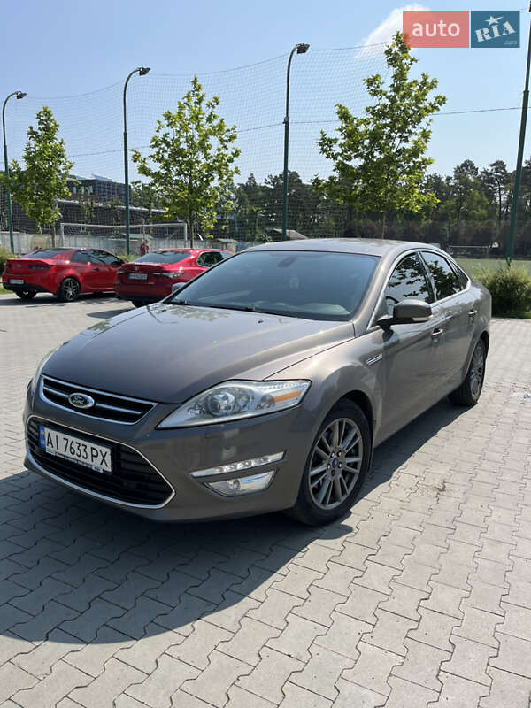 Седан Ford Mondeo 2011 в Бучі