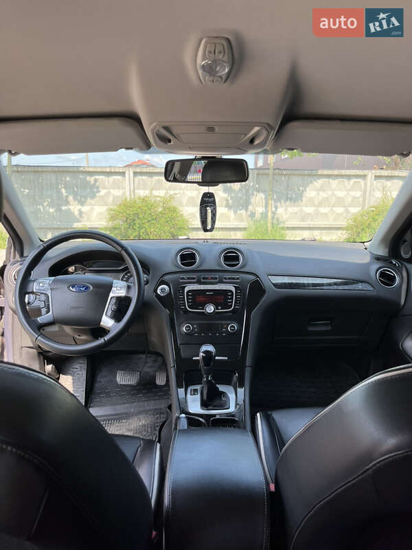 Седан Ford Mondeo 2011 в Бучі