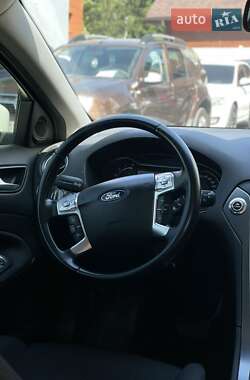Седан Ford Mondeo 2011 в 