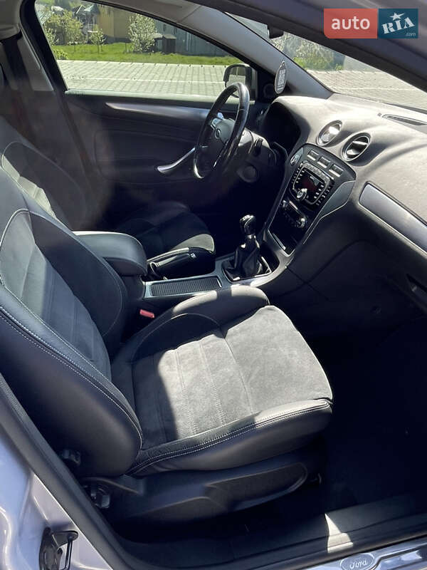 Седан Ford Mondeo 2010 в Чернівцях