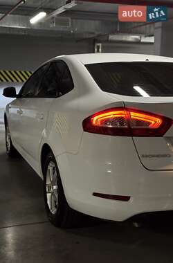 Лифтбек Ford Mondeo 2013 в 