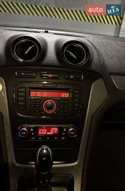Лифтбек Ford Mondeo 2013 в 