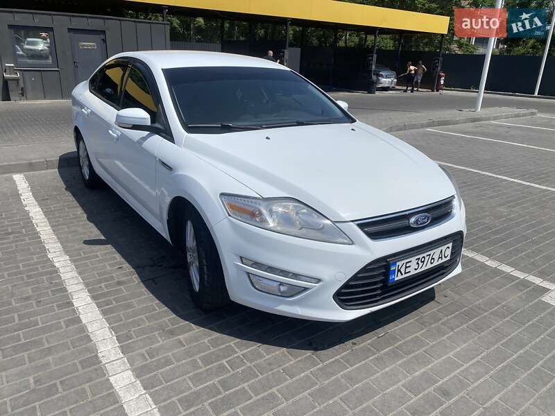 Седан Ford Mondeo 2012 в 
