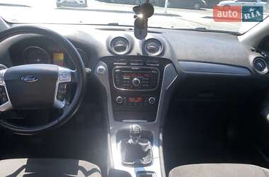 Седан Ford Mondeo 2012 в 