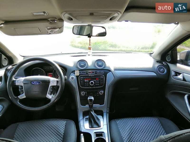 Седан Ford Mondeo 2011 в Львове