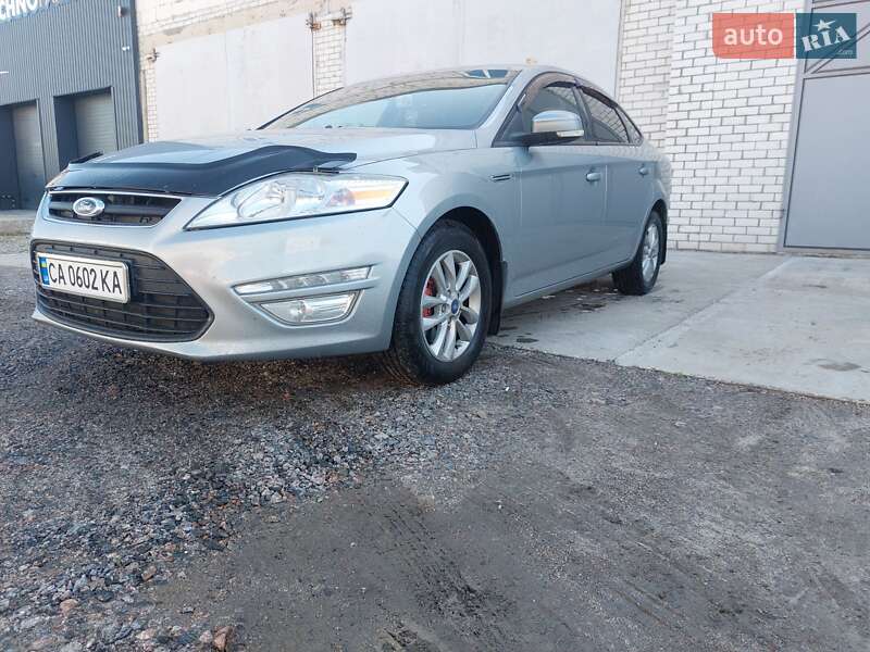 Седан Ford Mondeo 2012 в 