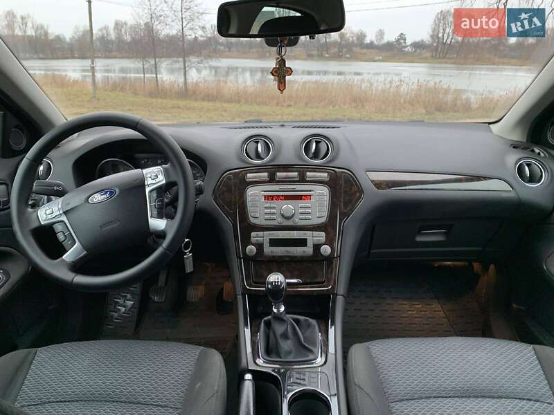 Седан Ford Mondeo 2010 в Мене