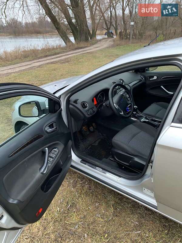 Седан Ford Mondeo 2010 в Мене
