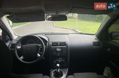 Седан Ford Mondeo 2002 в 