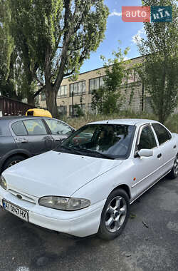 Седан Ford Mondeo 1995 в Киеве