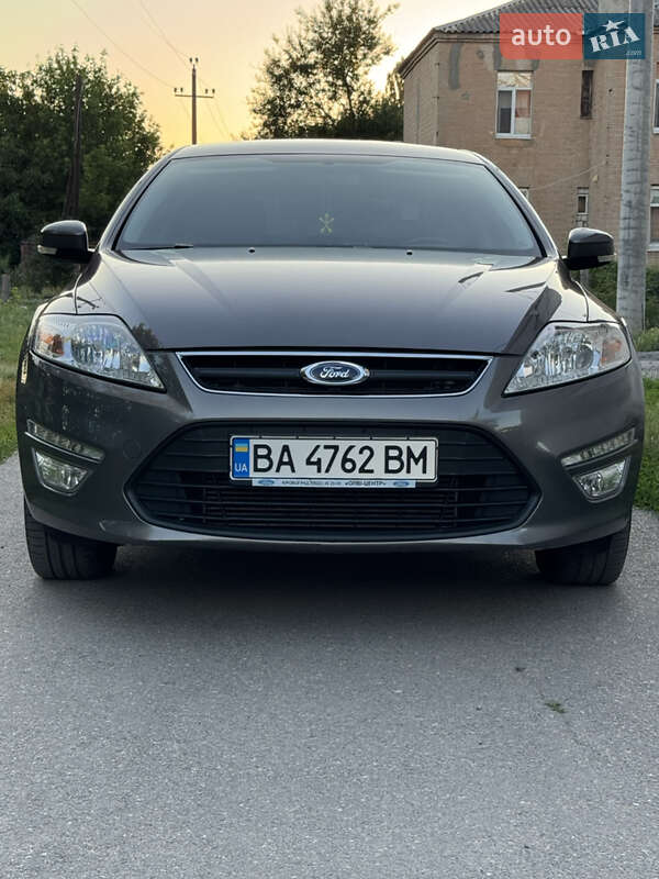 Лифтбек Ford Mondeo 2013 в 
