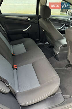 Лифтбек Ford Mondeo 2013 в 