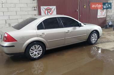 Седан Ford Mondeo 2004 в 