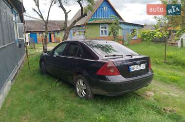 Седан Ford Mondeo 2000 в Сарнах