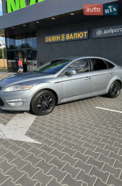 Седан Ford Mondeo 2012 в 