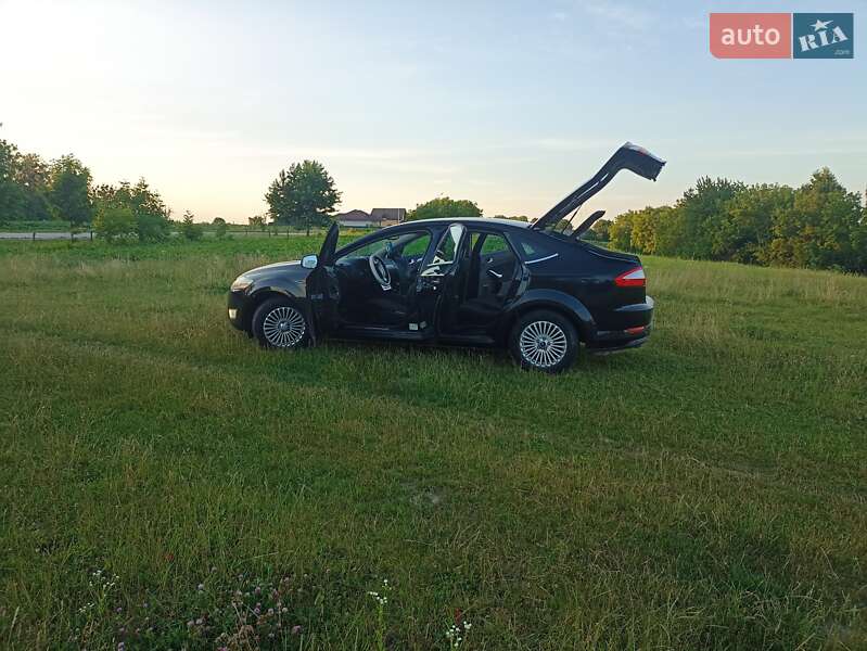 Лифтбек Ford Mondeo 2009 в Почаеве