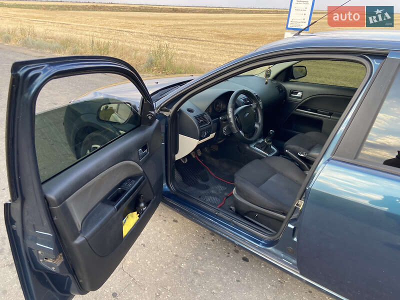 Седан Ford Mondeo 2005 в Снигиревке
