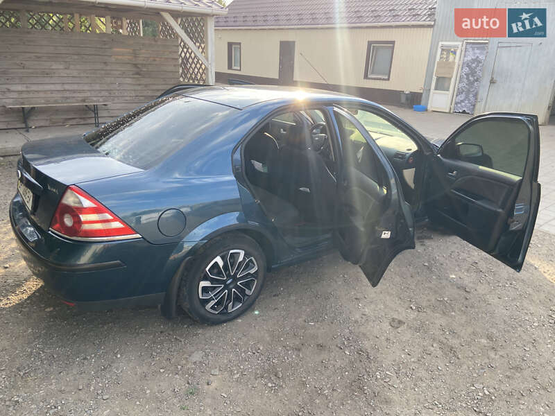 Седан Ford Mondeo 2005 в Снигиревке