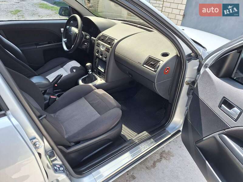 Лифтбек Ford Mondeo 2001 в Казатине