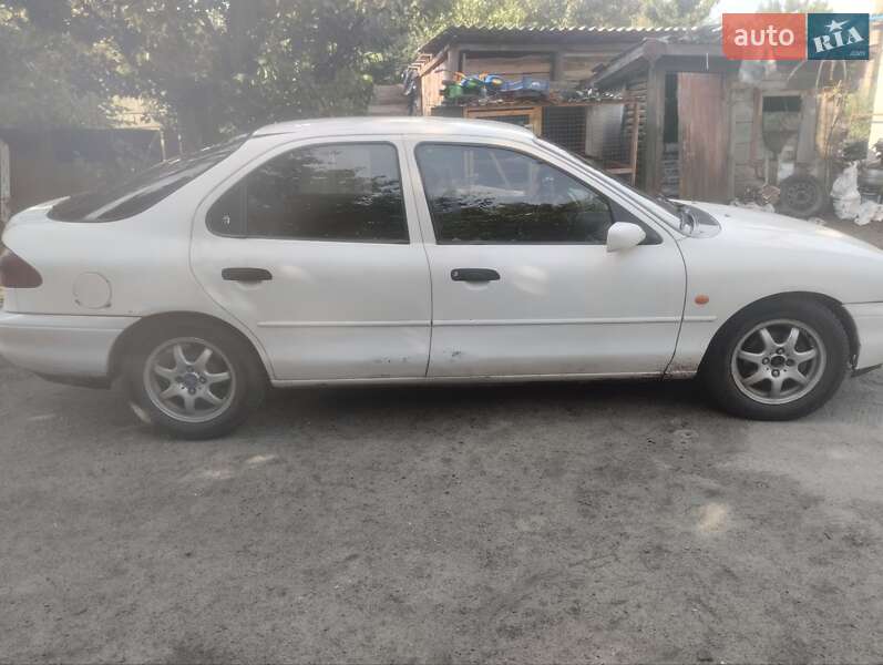 Лифтбек Ford Mondeo 1995 в Брусилове