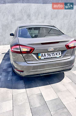 Седан Ford Mondeo 2011 в 