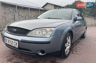 Лифтбек Ford Mondeo 2001 в 
